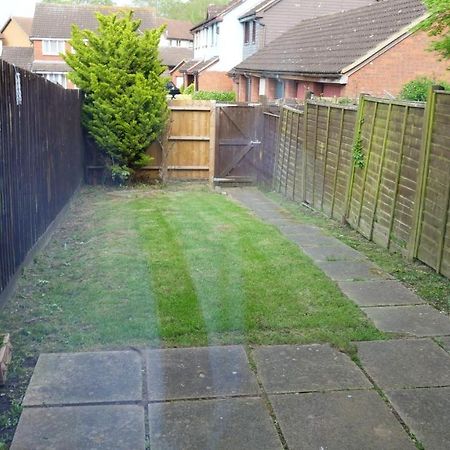 Milton Keynes Luxury Short Stay House With Wifi And Free Parking Wolverton  Dış mekan fotoğraf