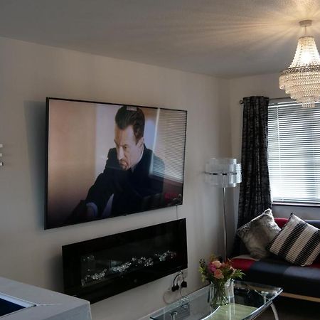 Milton Keynes Luxury Short Stay House With Wifi And Free Parking Wolverton  Dış mekan fotoğraf