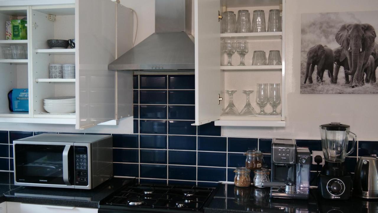 Milton Keynes Luxury Short Stay House With Wifi And Free Parking Wolverton  Dış mekan fotoğraf