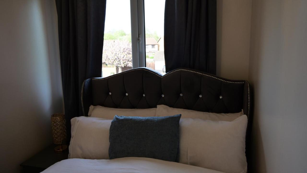 Milton Keynes Luxury Short Stay House With Wifi And Free Parking Wolverton  Dış mekan fotoğraf