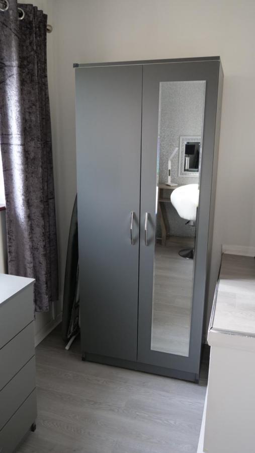 Milton Keynes Luxury Short Stay House With Wifi And Free Parking Wolverton  Dış mekan fotoğraf