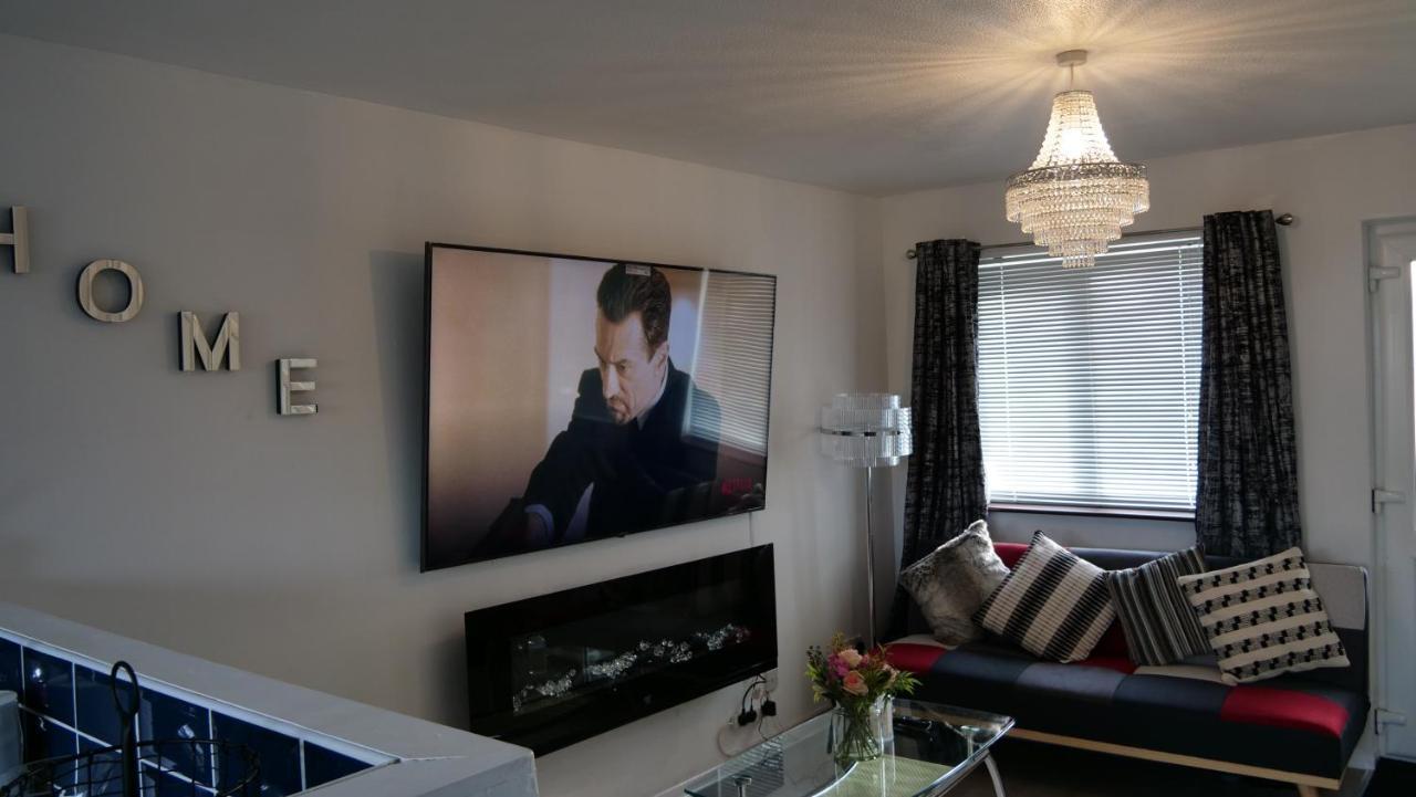Milton Keynes Luxury Short Stay House With Wifi And Free Parking Wolverton  Dış mekan fotoğraf