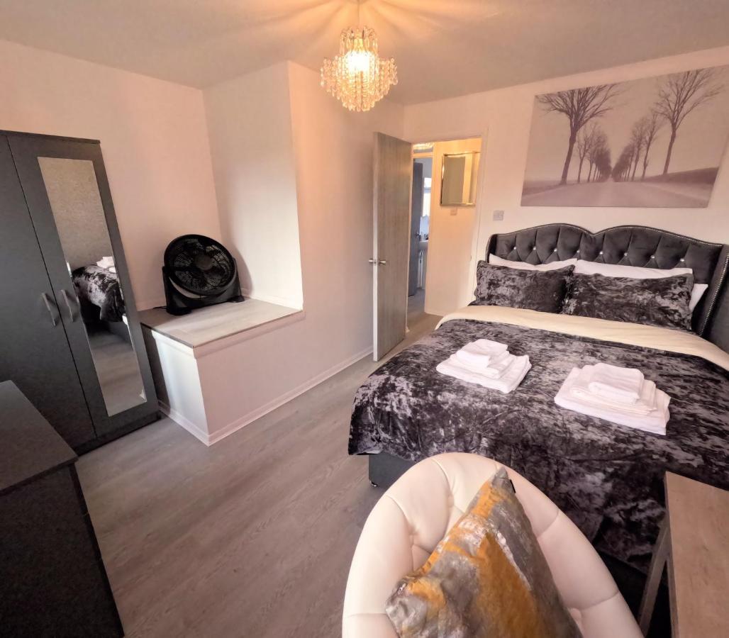 Milton Keynes Luxury Short Stay House With Wifi And Free Parking Wolverton  Dış mekan fotoğraf