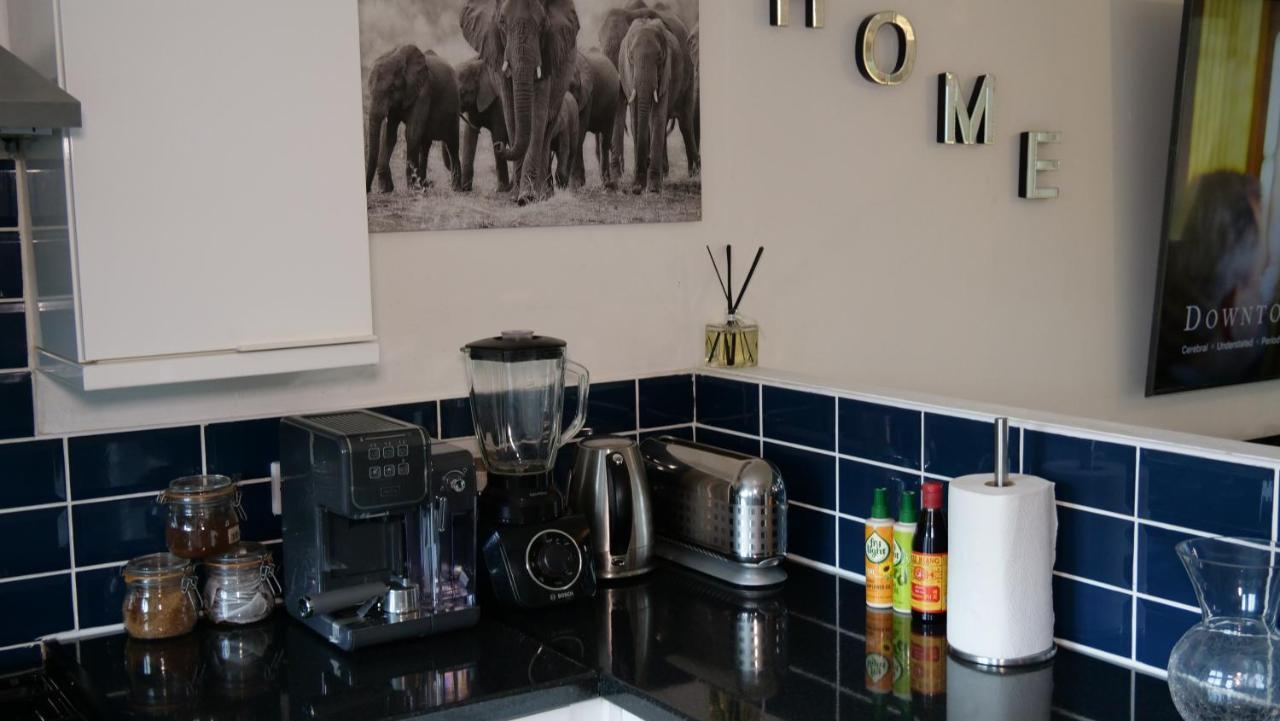 Milton Keynes Luxury Short Stay House With Wifi And Free Parking Wolverton  Dış mekan fotoğraf