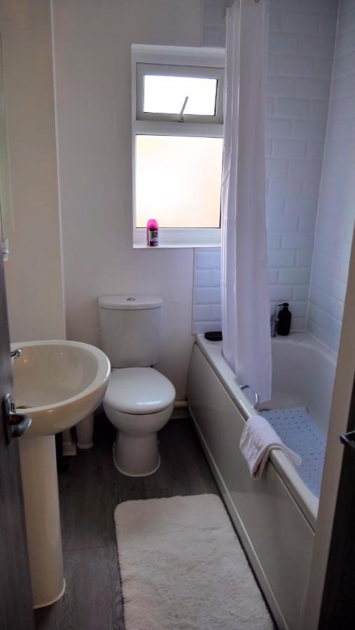 Milton Keynes Luxury Short Stay House With Wifi And Free Parking Wolverton  Dış mekan fotoğraf