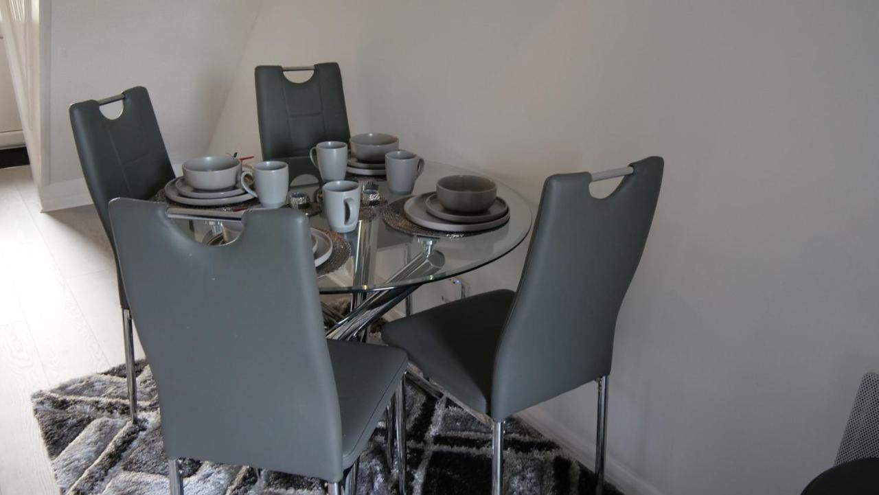 Milton Keynes Luxury Short Stay House With Wifi And Free Parking Wolverton  Dış mekan fotoğraf