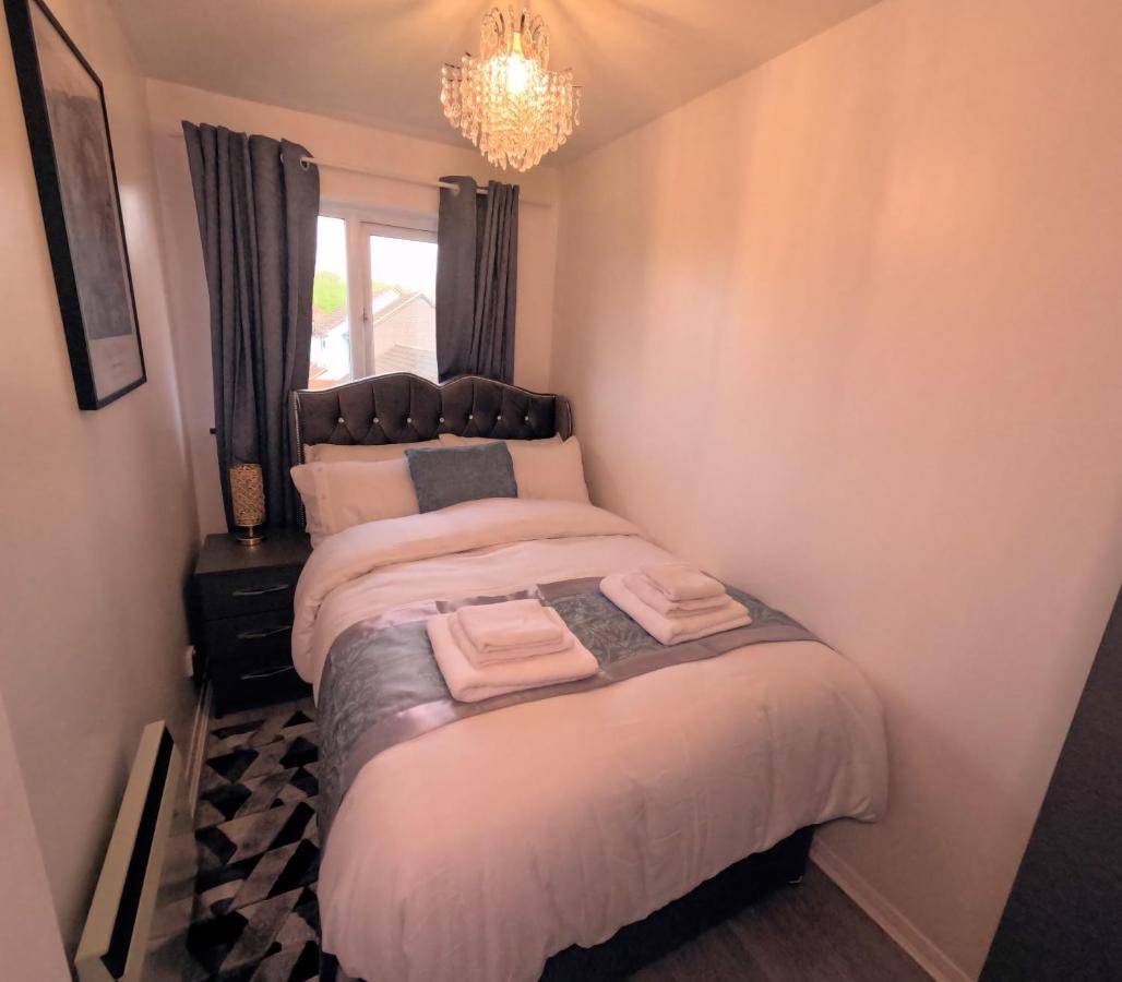 Milton Keynes Luxury Short Stay House With Wifi And Free Parking Wolverton  Dış mekan fotoğraf